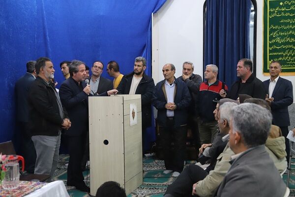 برپایی میز خدمت اداره‌کل راه و شهرسازی استان البرز در شهرک پیام ماهدشت