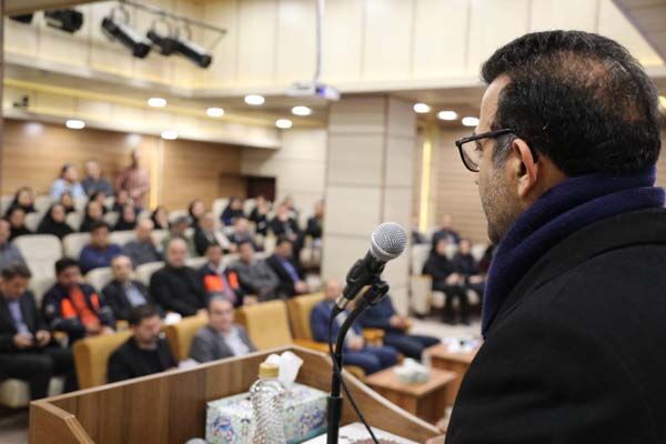 ببینید | دیدار مدیرکل راهداری و حمل‌ونقل جاده‌ای استان البرز با کارکنان همزمان با آغاز هفته حمل‌ونقل ، رانندگان و راهداری