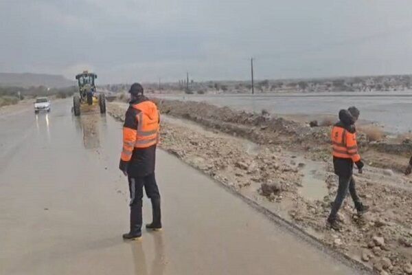 ویدیو| جمع‌آوری گل‌ولای و پاکسازی توسط راهداران شهرستان خمیر