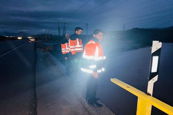 ببینید| تلاش شبانه راهداران هرمزگان