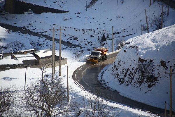 ویدیو| برف‌روبی و نمک‌پاشی محور سوادکوه اداره‌کل راهداری و حمل‌ونقل جاده‌ای مازندران