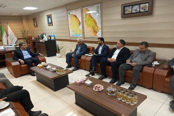 نشست مشترک مدیرکل راه و شهرسازی با جمعی از انبوه‌سازان خوزستان