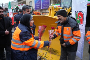 ببینید | حضور وزیر راه و شهرسازی در راهدارخانه گچسر استان البرز و نشست صمیمی با راهداران به مناسبت هفته حمل‌ونقل