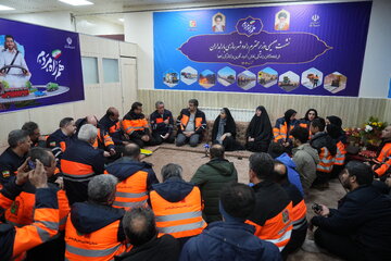 ببینید | حضور وزیر راه و شهرسازی در راهدارخانه گچسر استان البرز و نشست صمیمی با راهداران به مناسبت هفته حمل‌ونقل