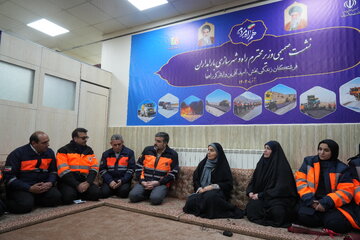 ببینید | حضور وزیر راه و شهرسازی در راهدارخانه گچسر استان البرز و نشست صمیمی با راهداران به مناسبت هفته حمل‌ونقل