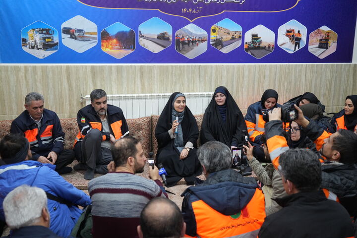 ببینید | حضور وزیر راه و شهرسازی در راهدارخانه گچسر استان البرز و نشست صمیمی با راهداران به مناسبت هفته حمل‌ونقل