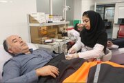 گزارش تصویری //اهدای خون توسط مدیرکل و کارکنان اداره کل راهداری و حمل و نقل جاده ای استان آذربایجان غربی به مناسبت گرامیداشت هفته حمل و نقل، رانندگان و راهداری