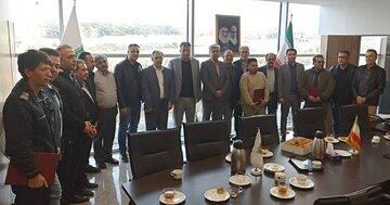 تقدیر از رانندگان پایانه شرق تهران به مناسبت هفته حمل‌ونقل و راهداری