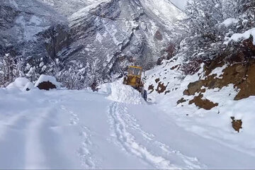 ویدیو|عملیات برف‌روبی و بازگشایی راه روستایی آبدبوچال توسط راهداران شهرستان رودسر استان گیلان