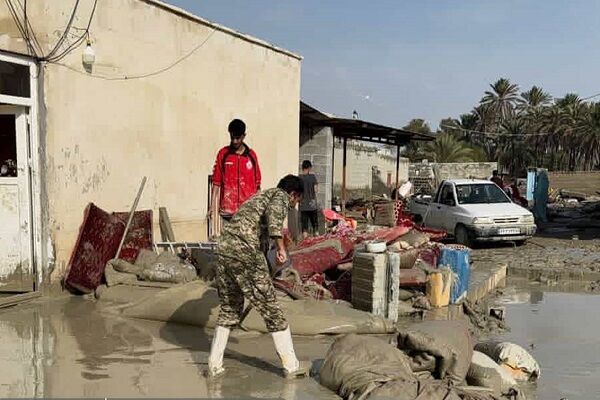 ویدیو|همت همگانی برای پاکسازی و بازگشت زندگی به روستای سیل زده سیریک  در هرمزگان