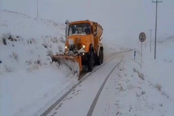 ویدئو|عملیات برف‌روبی و نمک‌پاشی محور روستایی حصار عیسی، توسط راهداران شهرستان جاجرم استان خراسان شمالی