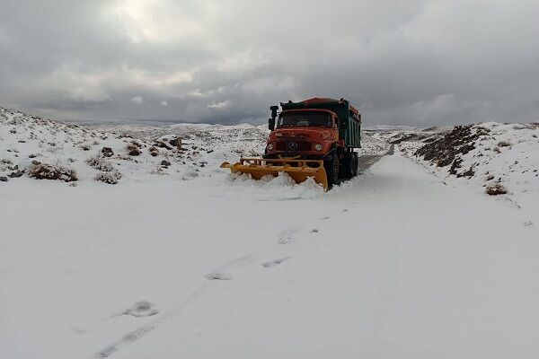 ویدئو| اجرای عملیات ️برف‌روبی و شن و نمک‌پاشی محورهای روستایی شهرستان زیرکوه