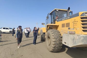 برقراری تردد در محور مهرگی شهرستان سیریک(هرمزگان) پس از بارش شدید