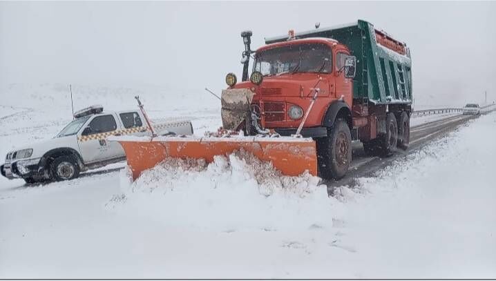 انجام بیش از  ۲۹ هزار کیلومترباند برفروبی و یخ زدایی در محورهای استان