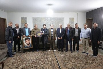 ببینید|دیدار مدیرکل راهداری و حمل و نقل جاده ای خراسان شمالی با پیشکسوتان حمل‌ونقل کالا و مسافر استان