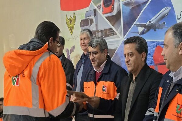 ببینید|️تقدیر مدیر کل راه و شهر سازی شرق استان سمنان(شاهرود) از راهداران نمونه شرق استان سمنان