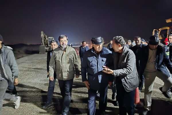 بازدید شبانه مدیرعامل شرکت ساخت و توسعه زیربناهای حمل‌ونقل از پروژه روسازی بتونی کنارگذر غربی قم