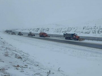 برف و باران جاده‌های برخی از استان‌های کشور را فراگرفت