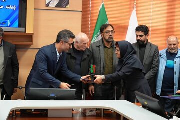 ️گرامیداشت هفته حمل‌ونقل، رانندگان و راهداری در همدان با تجلیل از رانندگان نمونه