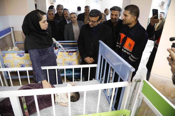 ببینید|دیدار مدیرکل راهداری و حمل و نقل جاده‌ای استان البرز با به همراه جمعی از روسای تشکل های صنفی از آسایشگاه خیریه کهریزک