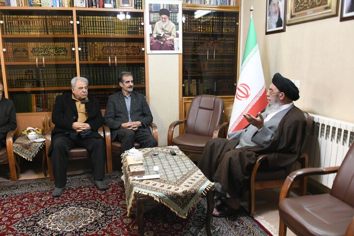 ببینید | دیدار مدیرکل راهداری و حمل‌ونقل جاده‌ای استان اصفهان با نماینده ولی فقیه در استان