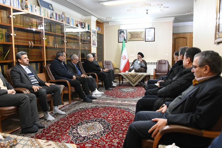 ببينيد | ديدار مديركل راهداري و حمل‌ونقل جاده‌اي استان اصفهان با نماينده ولي فقيه در استان