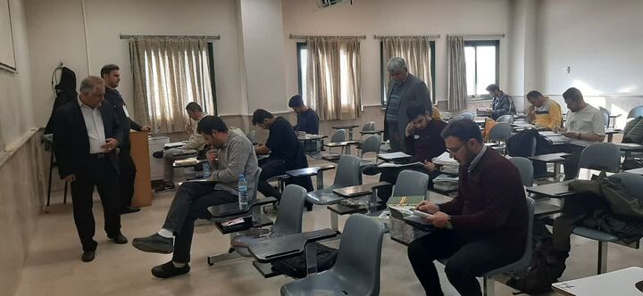 بازدید مدیرکل راه و شهرسازی و رئیس سازمان نظام مهندسی ساختمان استان زنجان از روند برگزاری آزمون ورود به حرفه ساختمان