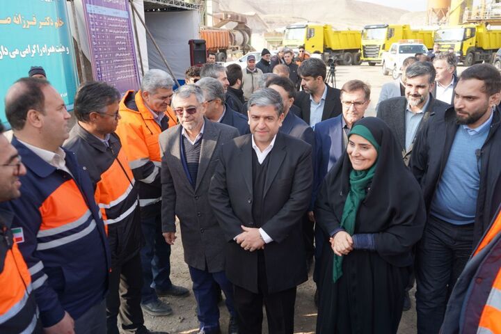 اتمام عملیات ریل گذاری راه‌آهن اردبیل-میانه با حضور وزیر راه و شهرسازی