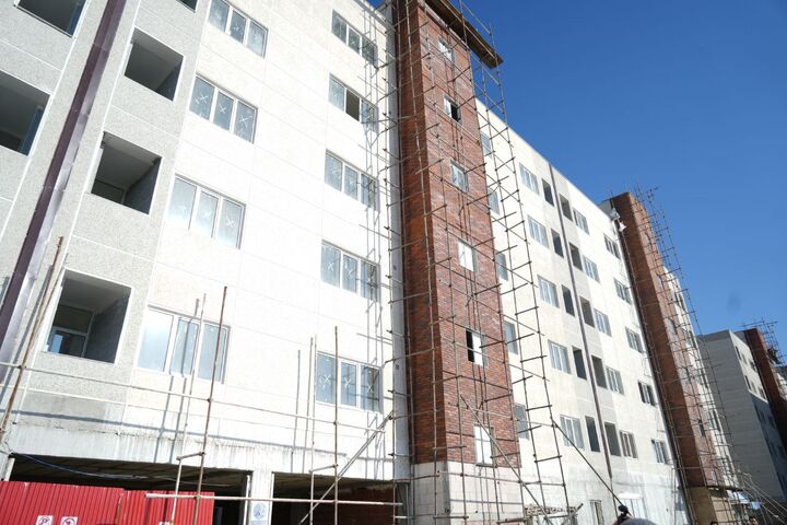 روایت سفر یک روزه وزیر راه و شهرسازی به اردبیل/از آزمون مهندسان تا نصب آخرین ریل