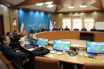 بررسی سامانه «پنجره واحد مدیریت زمین» با حضور استاندار البرز