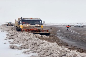استفاده از ۵۵۵ تن مصالح، برای عملیات راهداری زمستانی و بازگشایی محورها در استان آذربایجان شرقی