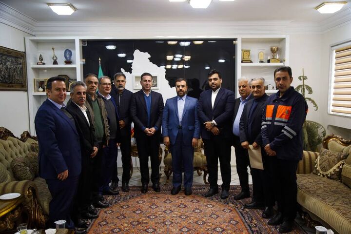 دیدار مدیرکل و فعالان راهداری و حمل ونقل جاده ای با استاندار فارس به مناسبت هفته حمل‌ونقل