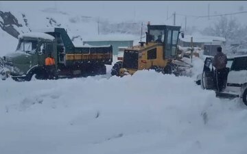 ویدیو| برفروبی روستای قمچیان در محور مریوان _ سقز باد تلاش راهداران شهرستان مریوان کردستان