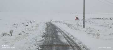 ببینید| برف روبی و شن پاشی محور شاهیندژ تکاب محدوده گردنه مایین بلاغ