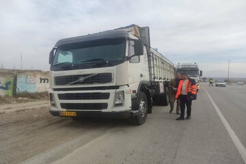 ببینید| کنترل دروازه ای و نظارت بر ناوگان حمل و نقل باری توسط اداره راهداری و حمل و نقل جاده ای شهرستان نقده