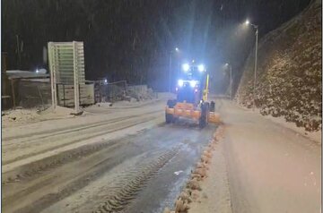 ویدیو | عملیات برف روبی محور ثلاث به جوانرود با تلاش راهداران شهرستان ثلاث باباجانی، استان کرمانشاه