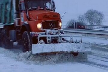 ویدیو| برف‌روبی محورهای آذربایجان شرقی توسط راهداران پرتلاش استان