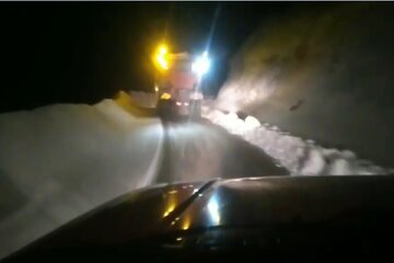 ویدیو | عملیات برف روبی در محور حشمر به کزی تلاش راهداران شهرستان ثلاث باباجانی، استان کرمانشاه