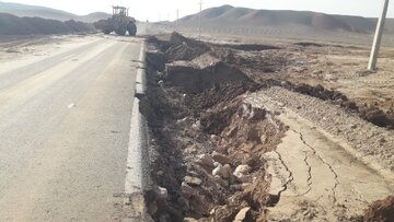 بازگشایی و لایروبی ۴ زیرگذر درگیر سیل در محورهای روستایی زنجانرود