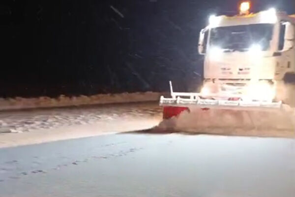 برف روبی محور سنندج ـ دیواندره (گردنه کانی نیمه‌روژه)