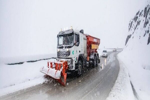 ۲۲ کیلومتر از محورهای مواصلاتی آذربایجان‌غربی برف‌روبی شد