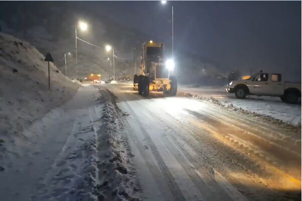 ویدیو | عملیات برف روبی در محور جوانرود به پلنگانه با تلاش راهداران شهرستان جوانرود، استان کرمانشاه