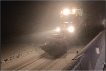 ویدیو | عملیات برف روبی در محور روانسر به بیاشوش با تلاش راهداران شهرستان روانسر، استان کرمانشاه