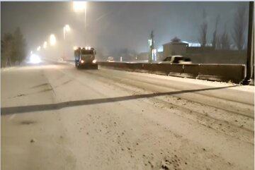 ویدیو | عملیات برف روبی در محور کرمانشاه به سراب نیلوفر تلاش راهداران شهرستان کرمانشاه، استان کرمانشاه