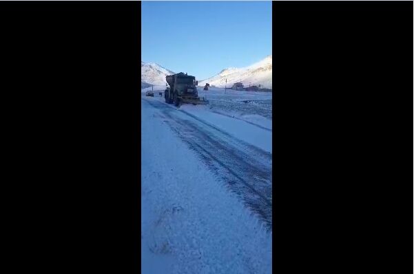 ویدیو | عملیات برف روبی و بازگشایی راه‌ های روستایی محور "سراب بادیه" تلاش راهداران شهرستان هرسین، استان کرمانشاه