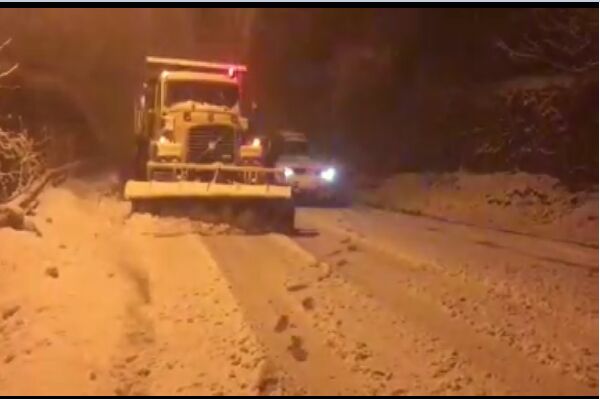 ویدیو | عملیات برف‌روبی محور نودشه به نوسود با تلاش راهداران شهرستان پاوه، استان کرمانشاه