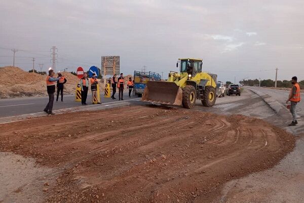 استقرار گسترده نیروها و ماشین‌آلات راهداری در محورهای استان خوزستان