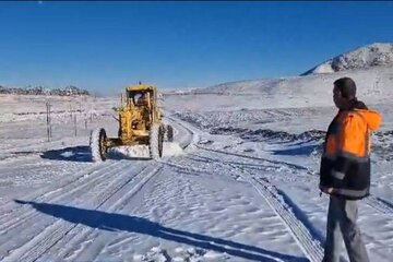 ویدئو | اجرای عملیات برف‌روبی در محورهای روستایی قره‌چشمه، دالنجان ترکیه و گوگدره توسط راهداران شهرستان فاروج استان خراسان شمالی