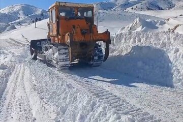 ویدئو | اجرای عملیات برف‌روبی محورهای روستایی زیدر - خیرآباد - سرداب، توسط راهداران شهرستان شیروان استان خراسان شمالی