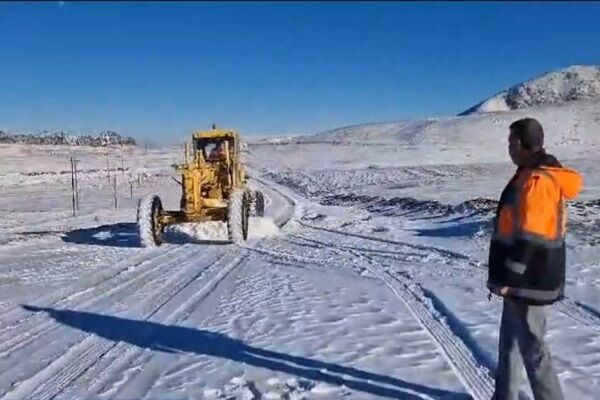 ویدئو | اجرای عملیات برف‌روبی در محورهای روستایی قره‌چشمه، دالنجان ترکیه و گوگدره توسط راهداران شهرستان فاروج استان خراسان شمالی